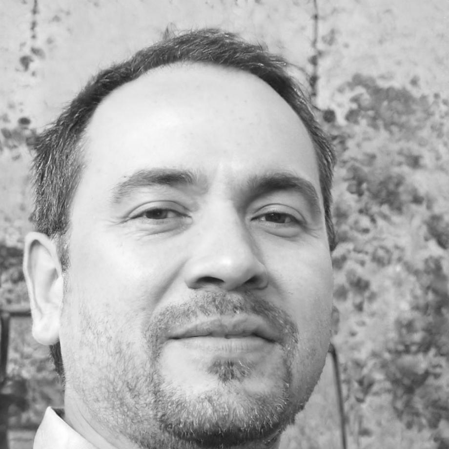 Retrato de Nicolás Herrera, instructor de planificación financiera